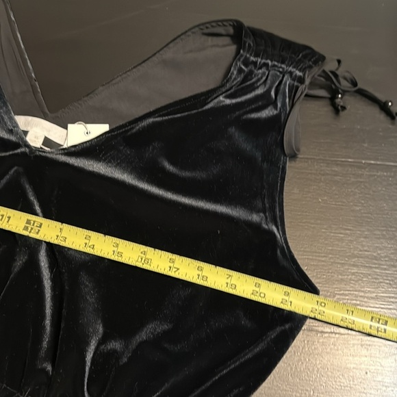 Adyson Parker Black Velvet V-Neck Top NWT - Picture 3 of 6